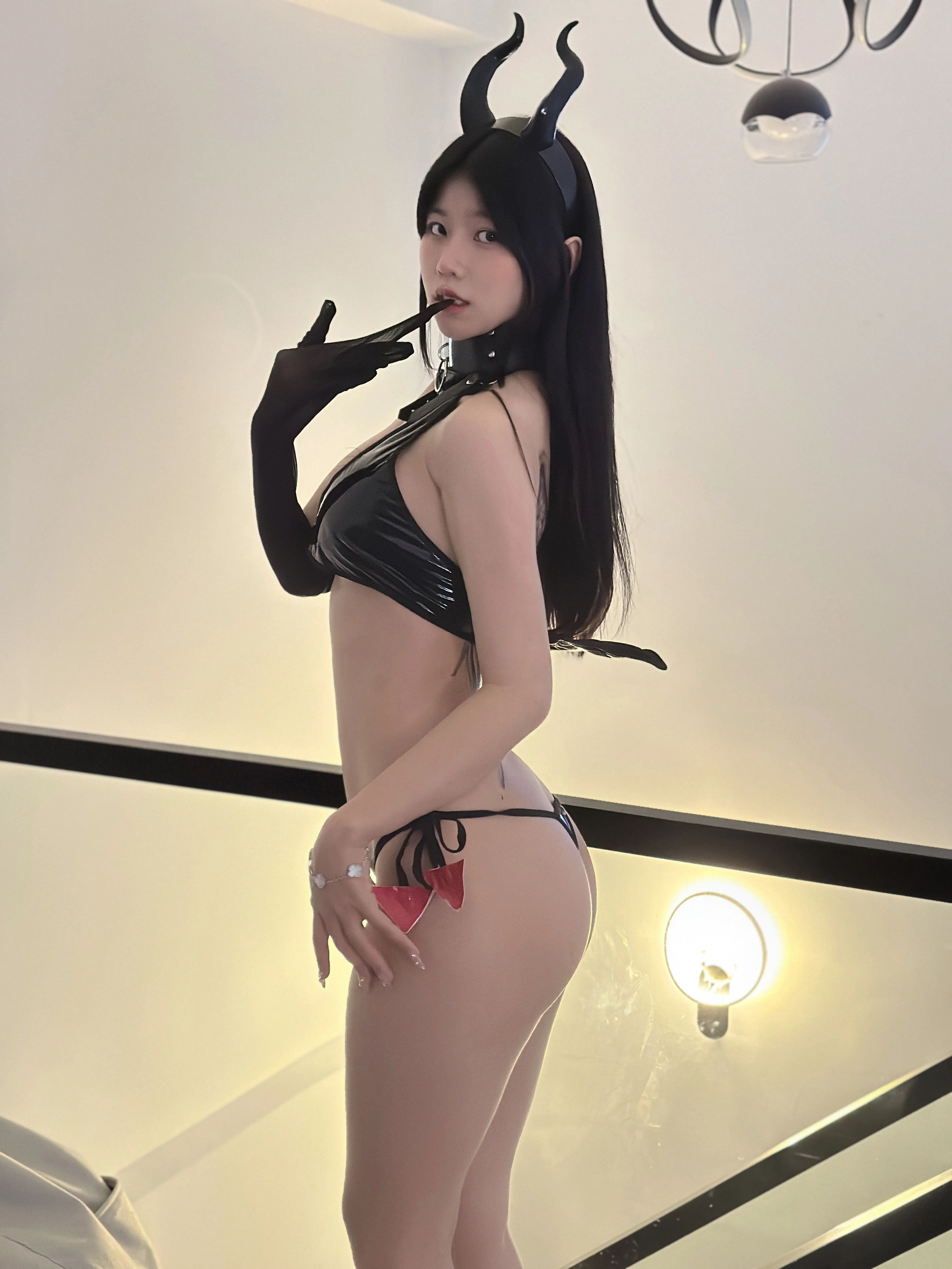 魚神 - NO.015 女恶魔束缚2皮衣鞭打 [36P 1V] 1